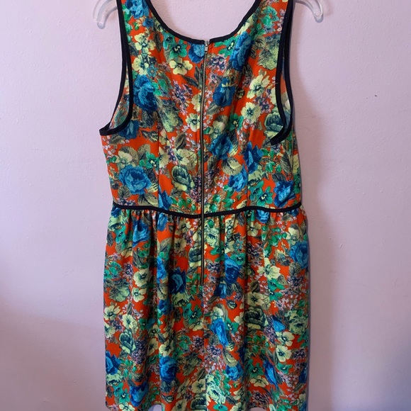 NWT Pretty Bright Flowery Skater Dress - Picture 3 of 4